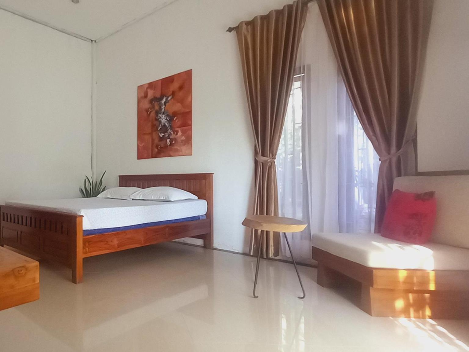 Inang Amang Homestay Labuan Bajo Exterior foto